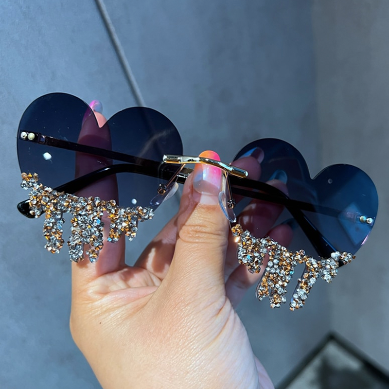 SG52 Fashion Designer Rhinestone Heart Remiless Sunglasses